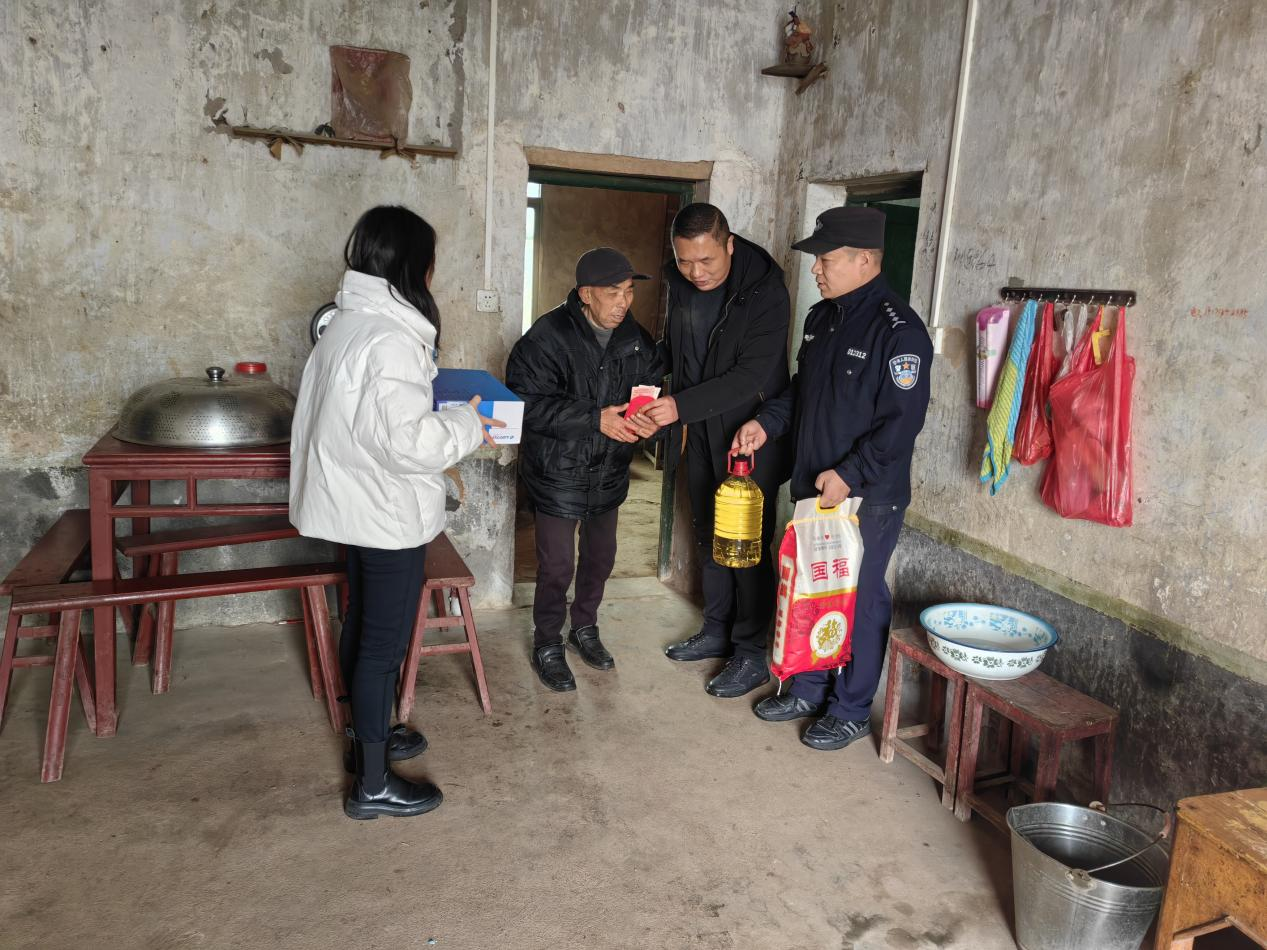 新春慰问暖人心 民族团结一家亲——灵官庙村开展春节前走访慰问困难群众活动