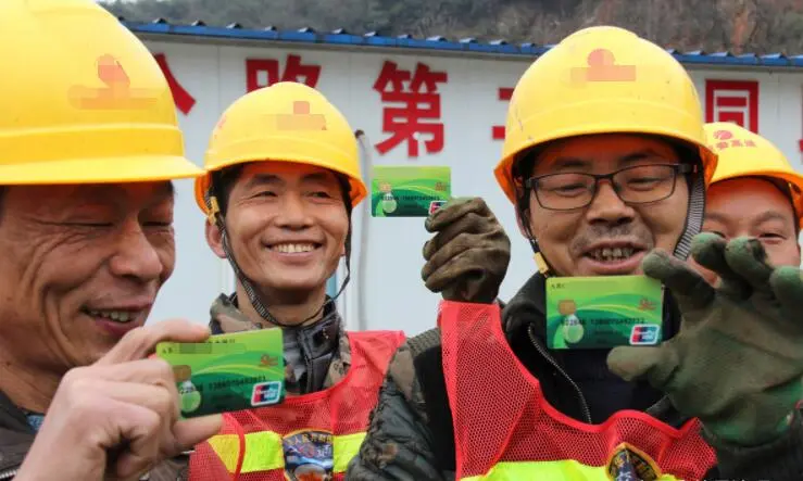 中国农业银行古丈县支行：上门开卡暖人心，延伸服务获赞叹