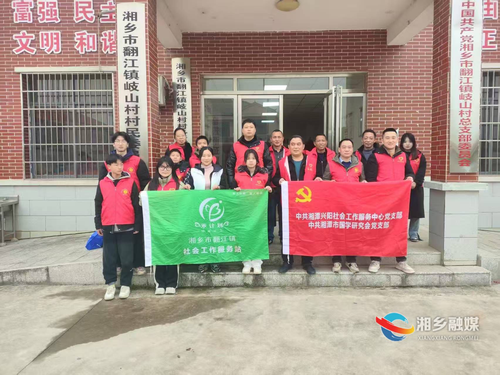 [翻江镇]送法进村 普法入民心