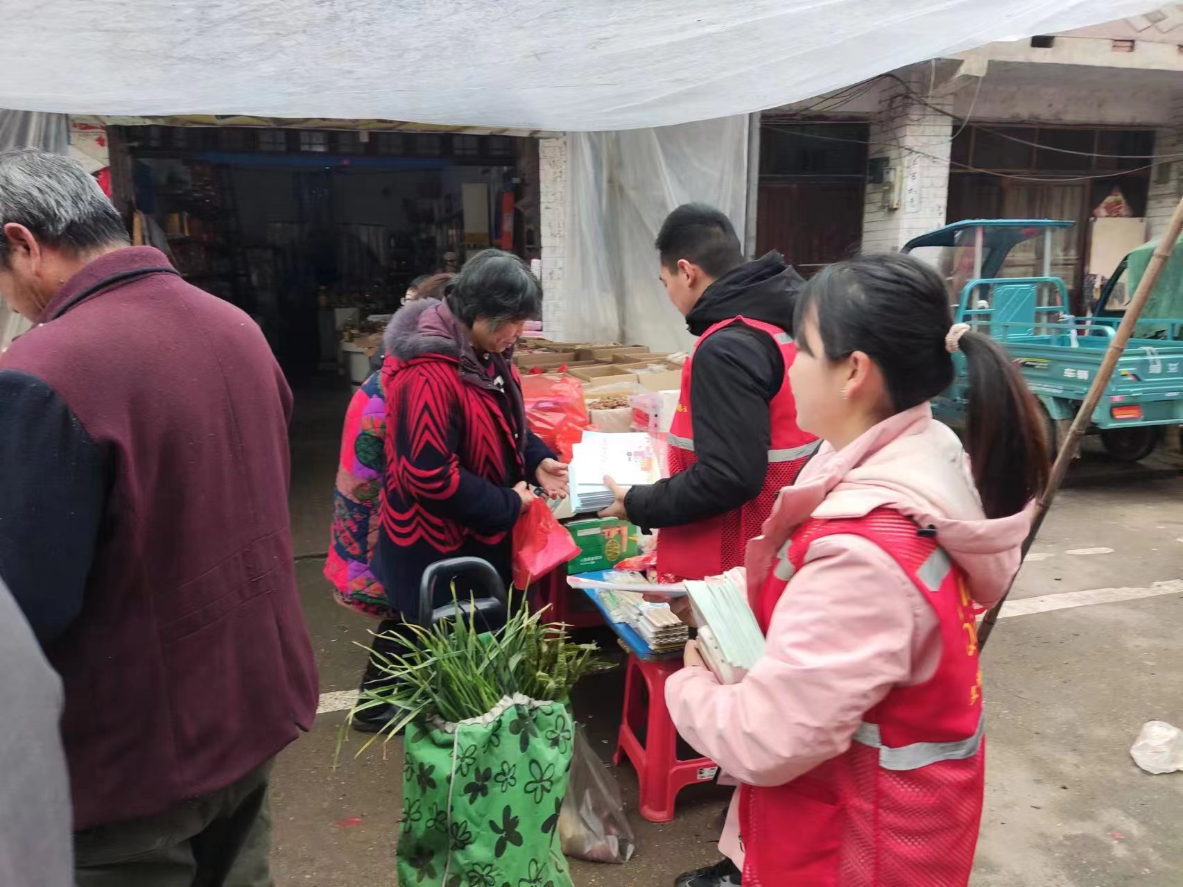 大忠桥镇：禁毒宣传进集市  防毒意识入人心