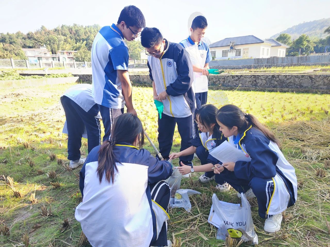 祁阳二中：开辟“行走的德育课堂”，探索土壤奥秘