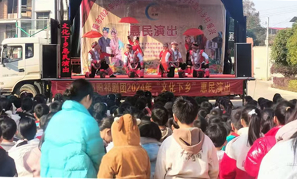 下马渡镇：文化下乡活动进校园