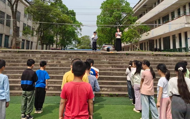 下马渡镇云盘町完小 用心铸魂育人 深研思政教育