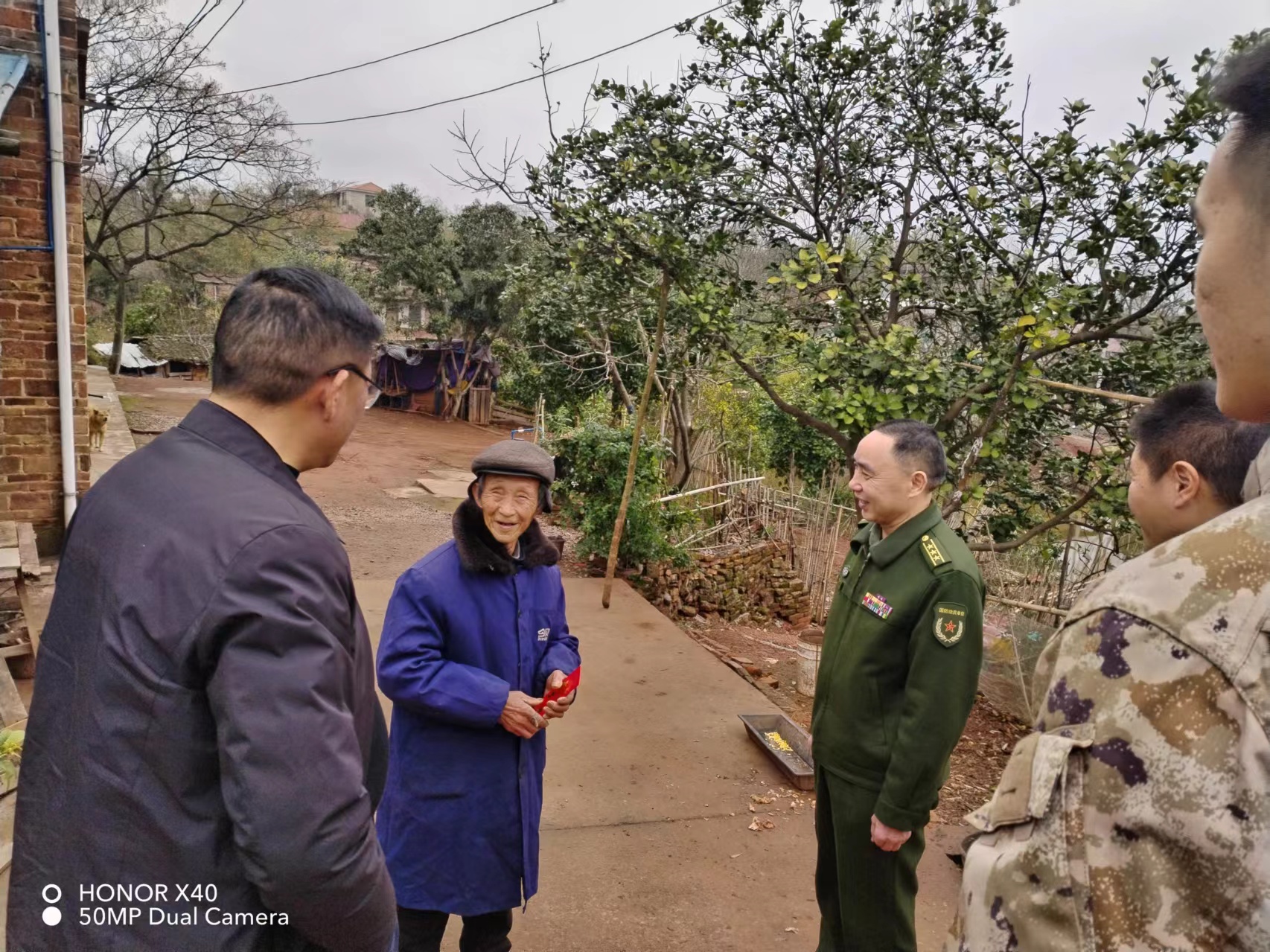 唐海东深入文富市镇开展春节前走访慰问活动