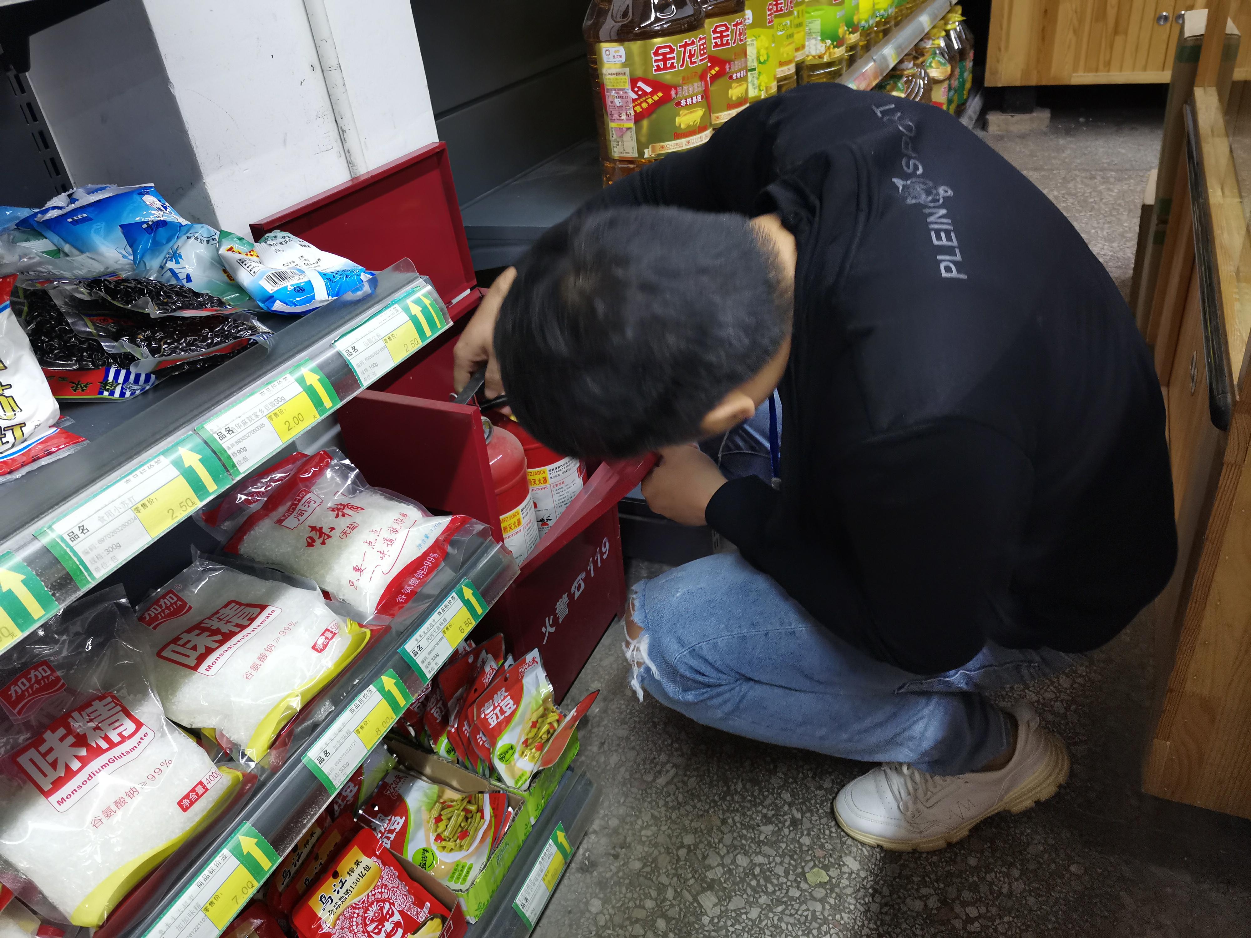 龙山街道：开展消防安全排查   助力优化营商环境