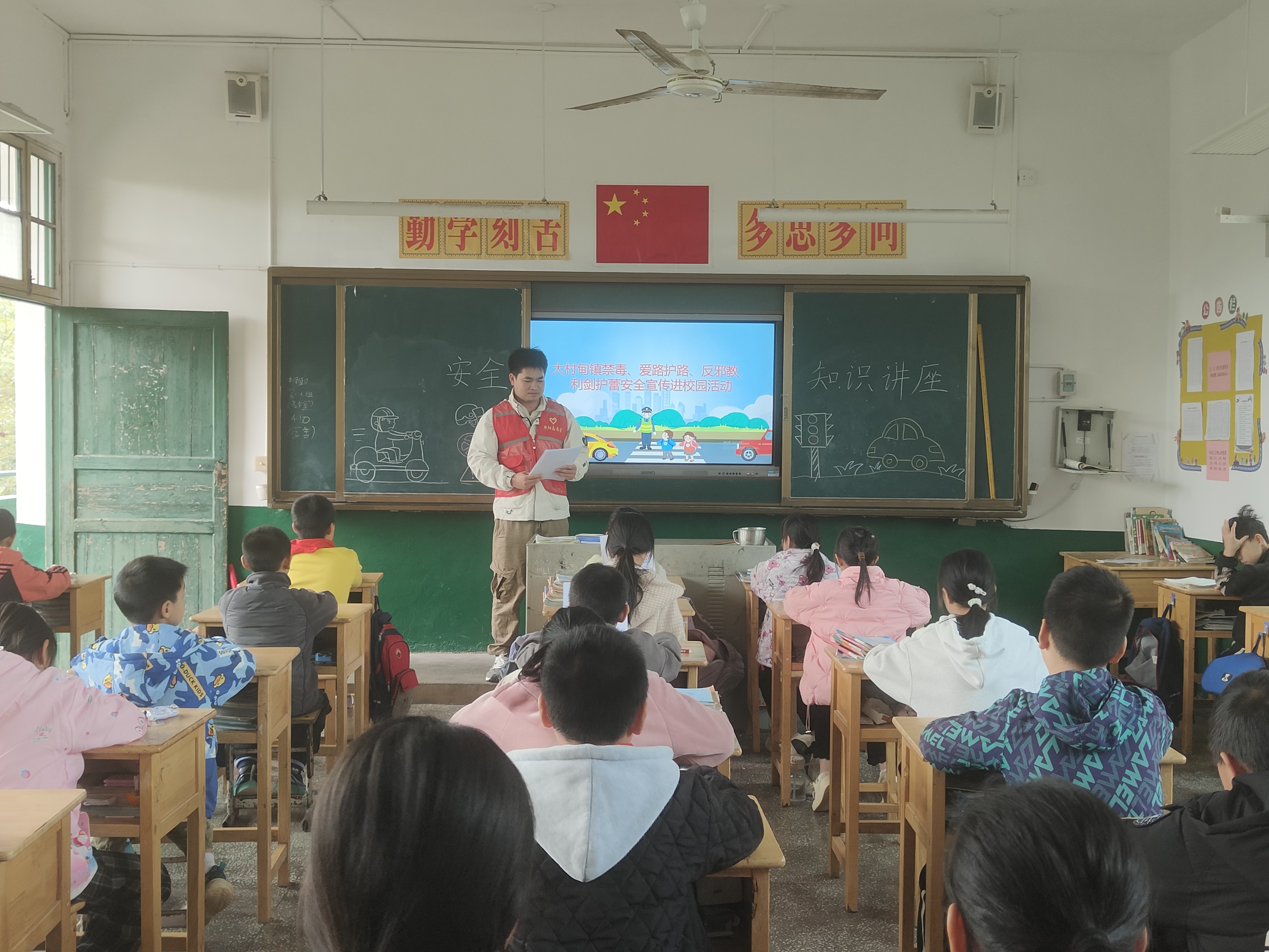 大村甸镇开展禁毒、利剑护蕾安全宣传进校园活动