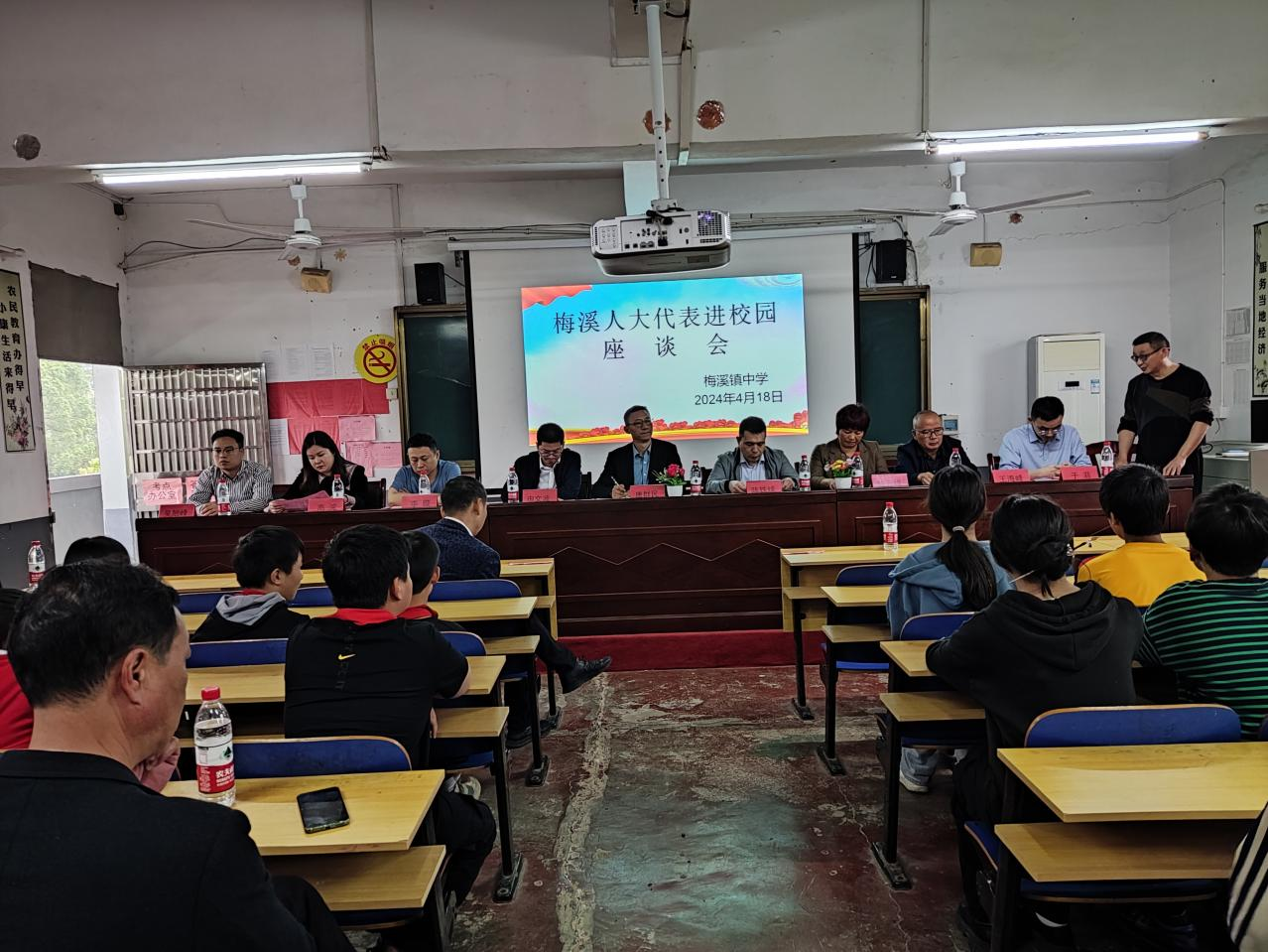 梅溪镇：人大代表进校园 情系教育促发展
