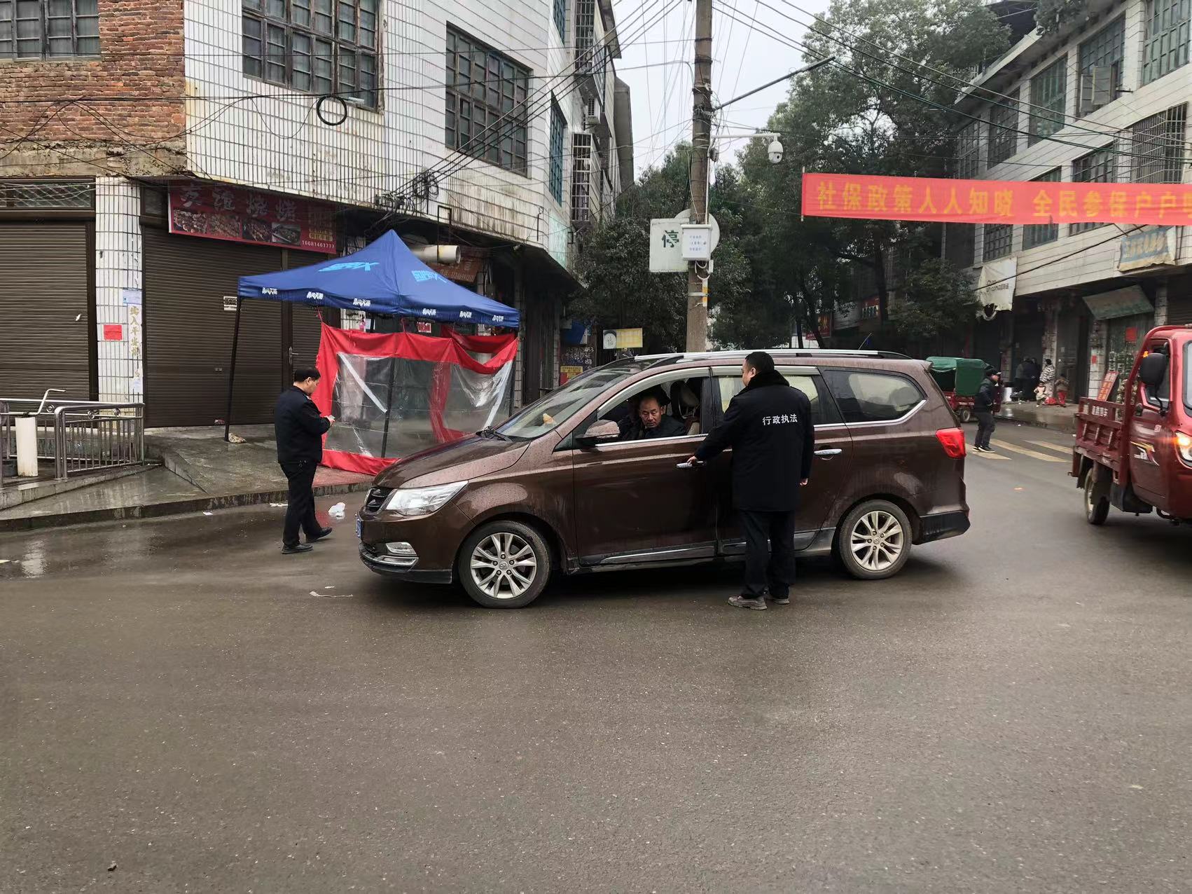 文明铺镇：打击非法载客  保障道路安全