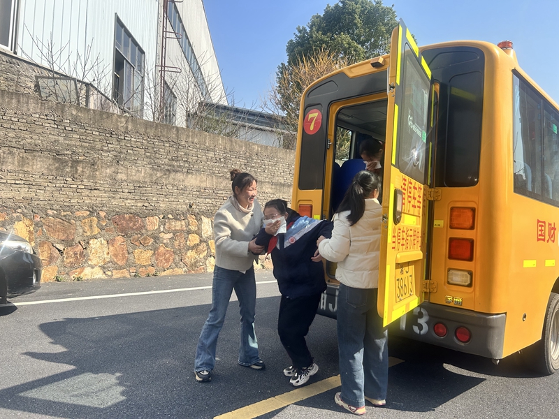 汉寿县芙蓉学校：校车疏散演练  筑牢安全防线