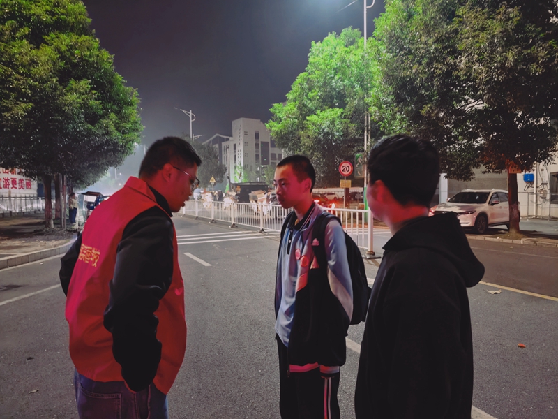 夜色中最暖的守望！汉寿县芙蓉学校开展