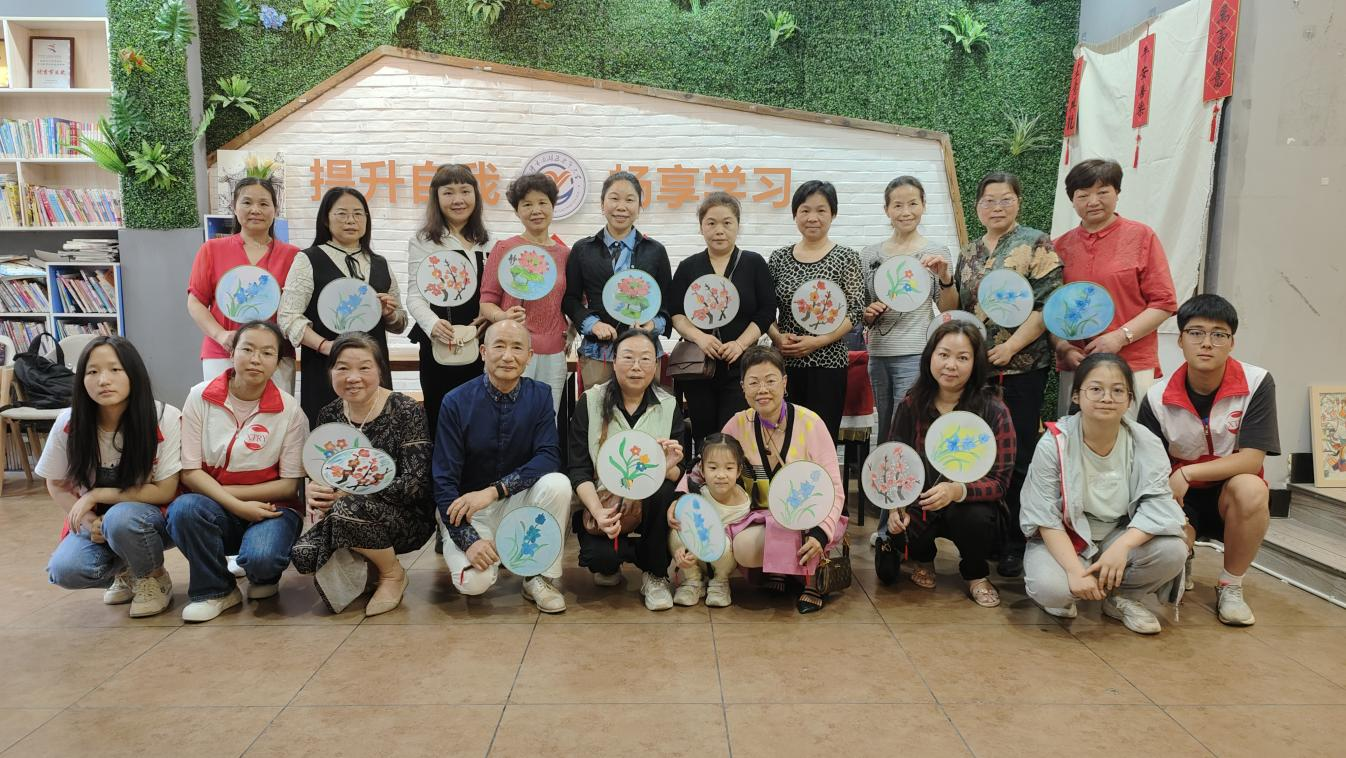 雨湖区老年大学：开展感恩母亲节主题活动