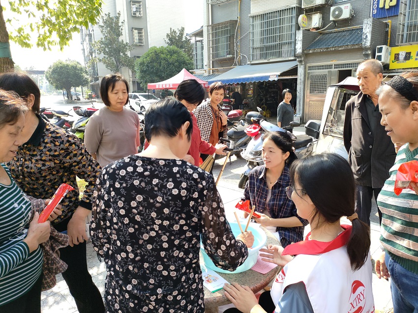 万楼社区：开展“情暖重阳，乐享金秋”主题活动