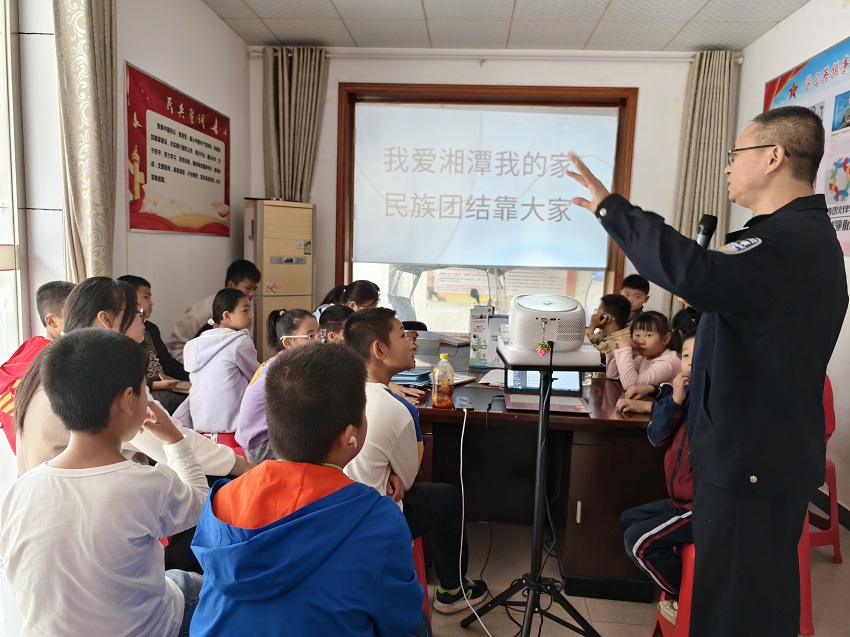 瞻岳门社区：双节同庆共筑团结，童心巧手点亮未来