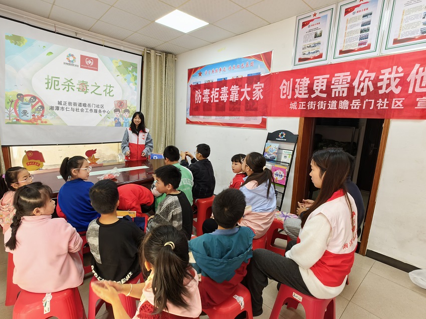 瞻岳门社区：开展“防毒拒毒靠大家，创建更需你我他”禁毒宣传活动