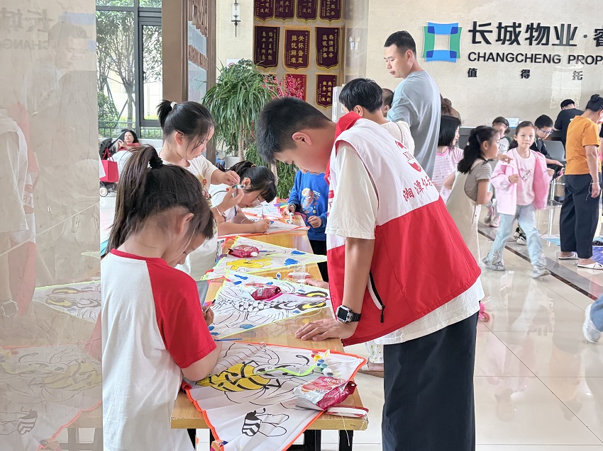 护潭社区：开展“童心童趣·欢乐六一”主题慈善公益活动