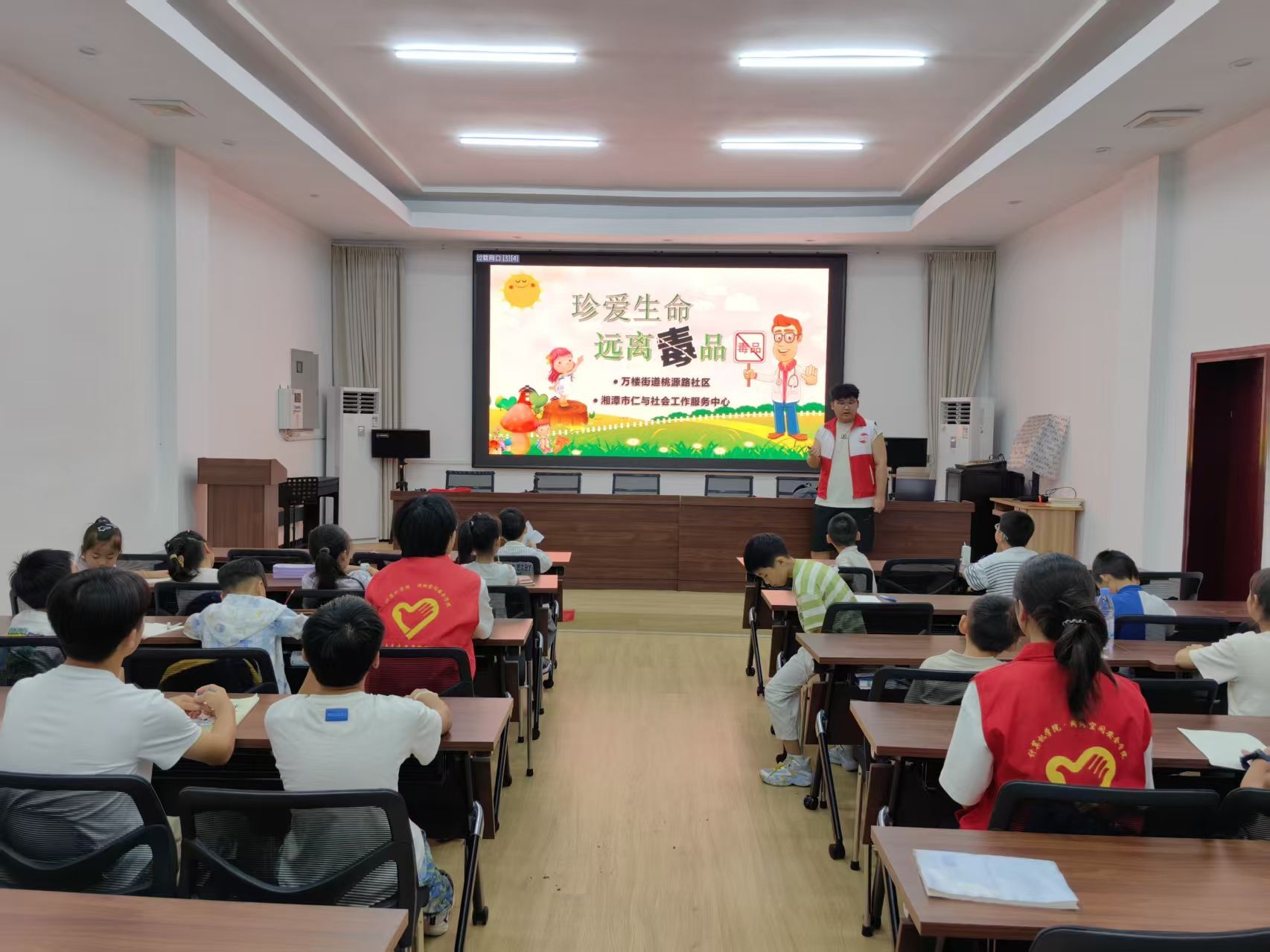 桃源路社区：红心向党迎八一，无毒青春护未来