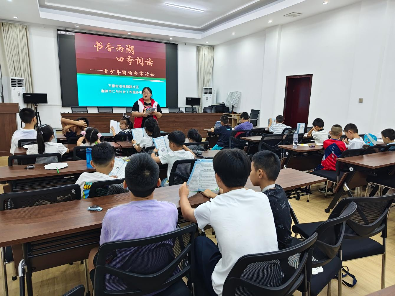 桃源路社区开展“开学前第一课”青少年阅读暨安全自护主题活动