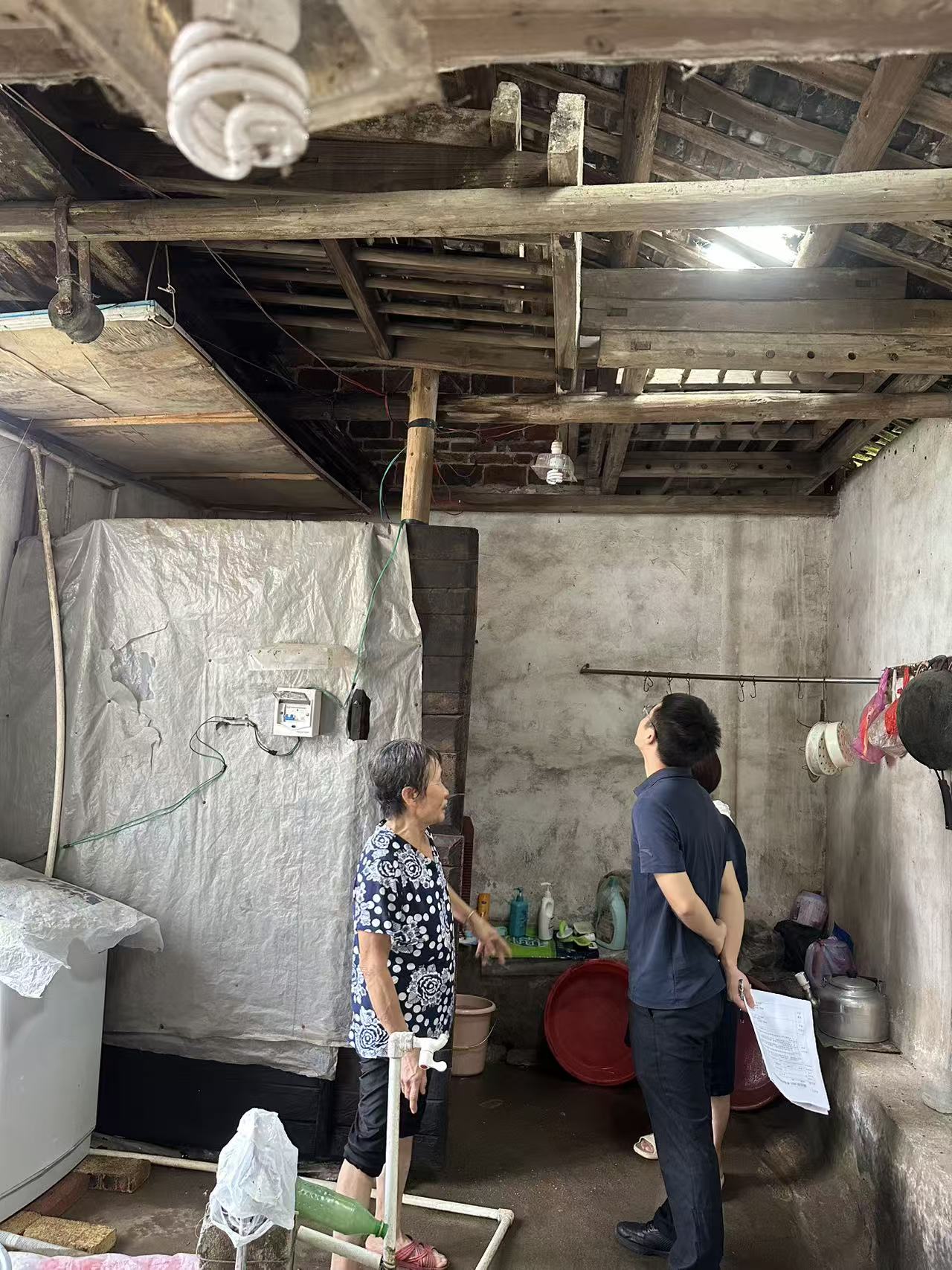 祠堂圩鎮(zhèn)藍(lán)屏村：落實(shí)危改政策 確保民生安全