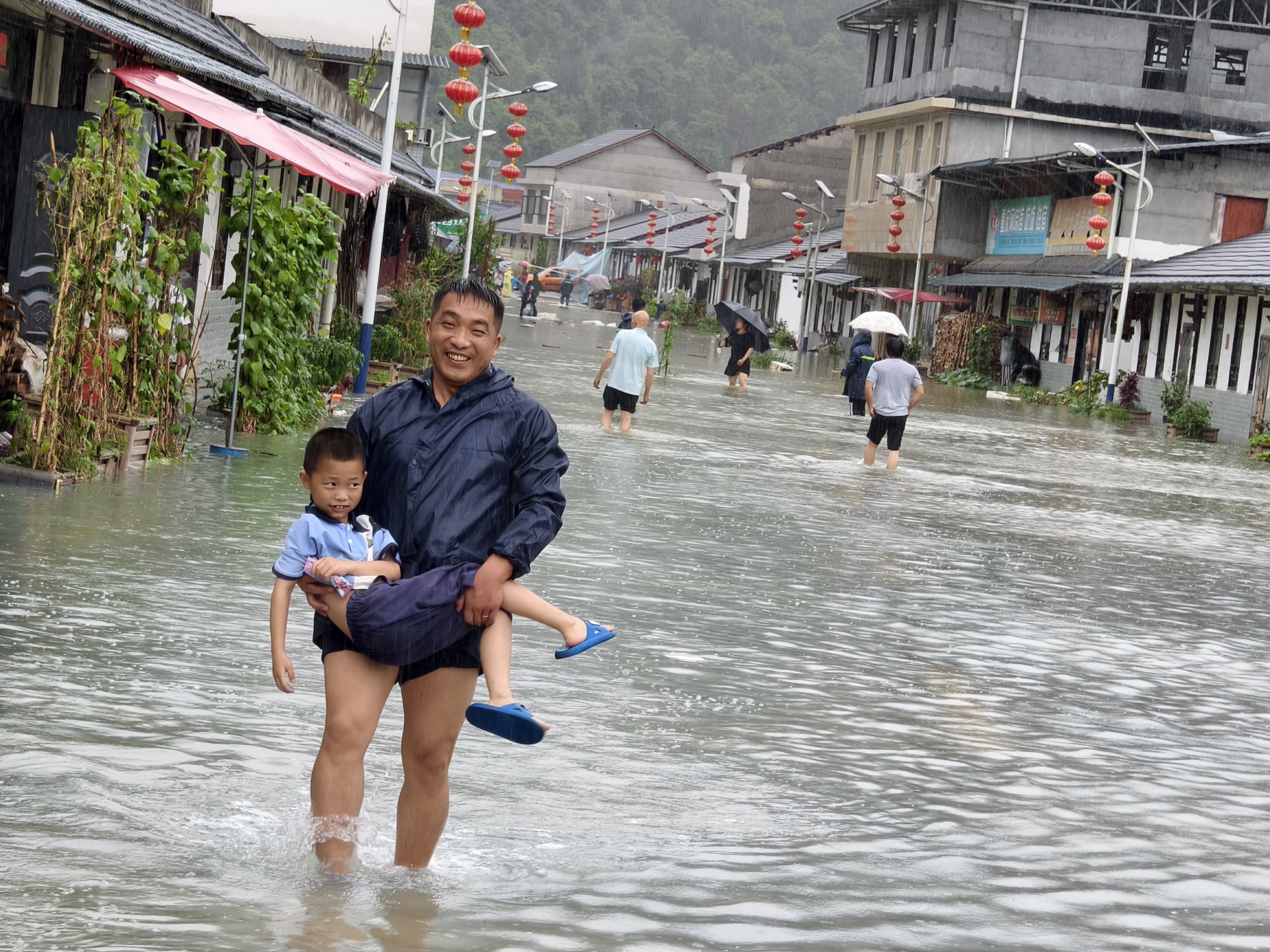 刘超：退役军人的抗洪坚守