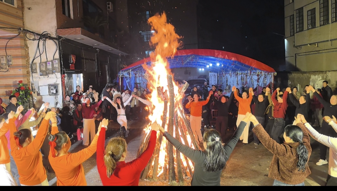 罗城社区：篝火晚会庆元宵 文明新风润心田