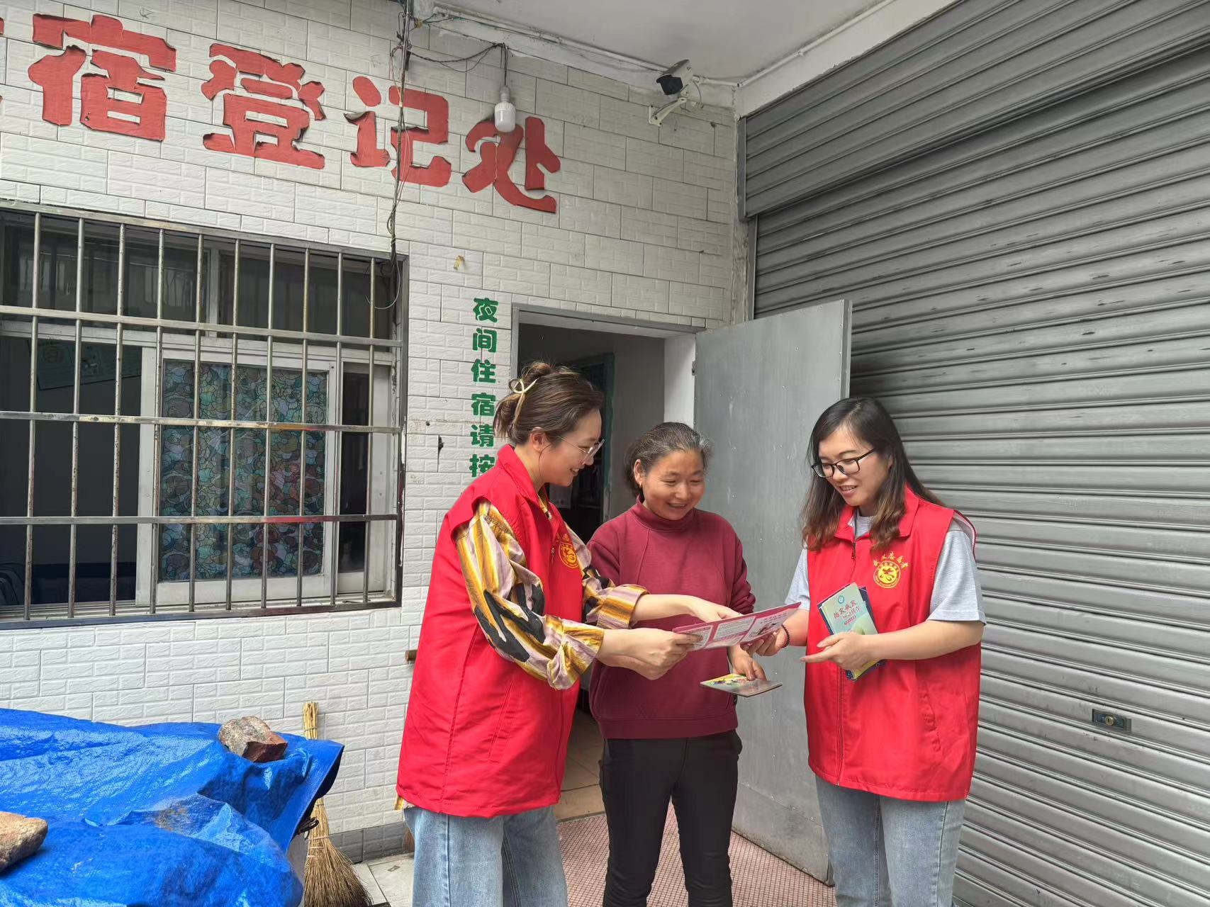 白马湖街道新建巷社区开展“5.29计协会员活动日”宣传活动
