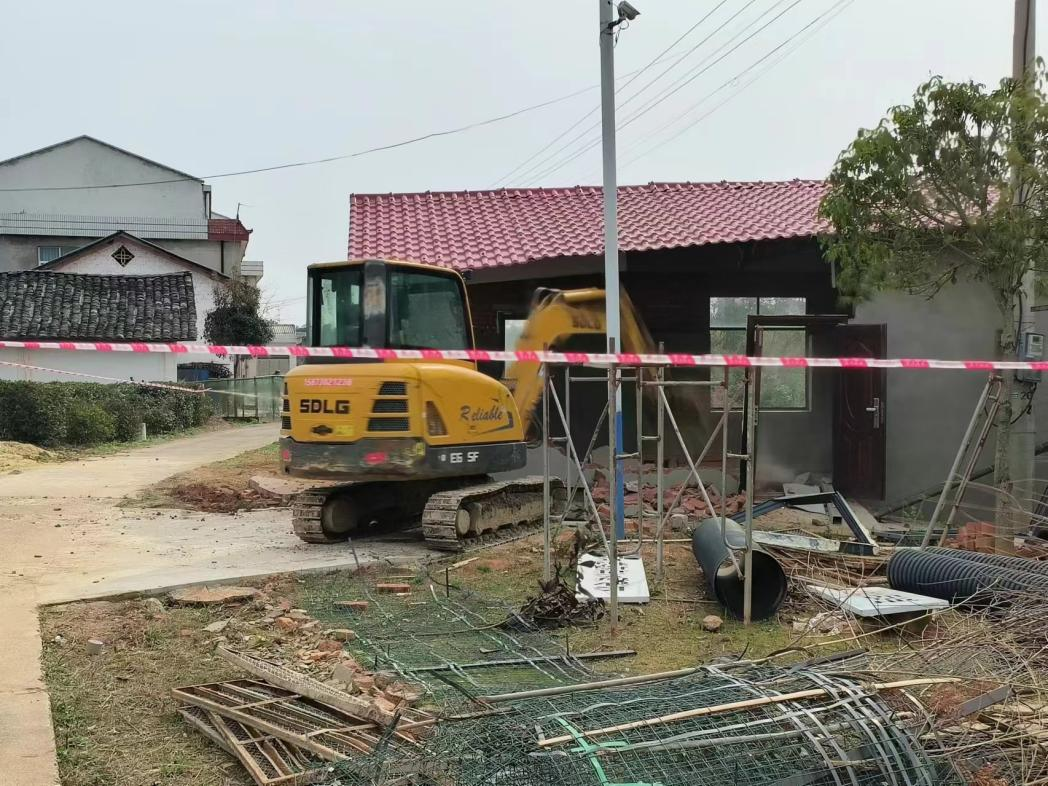 严守耕地红线，白水镇依法拆除一违法建筑