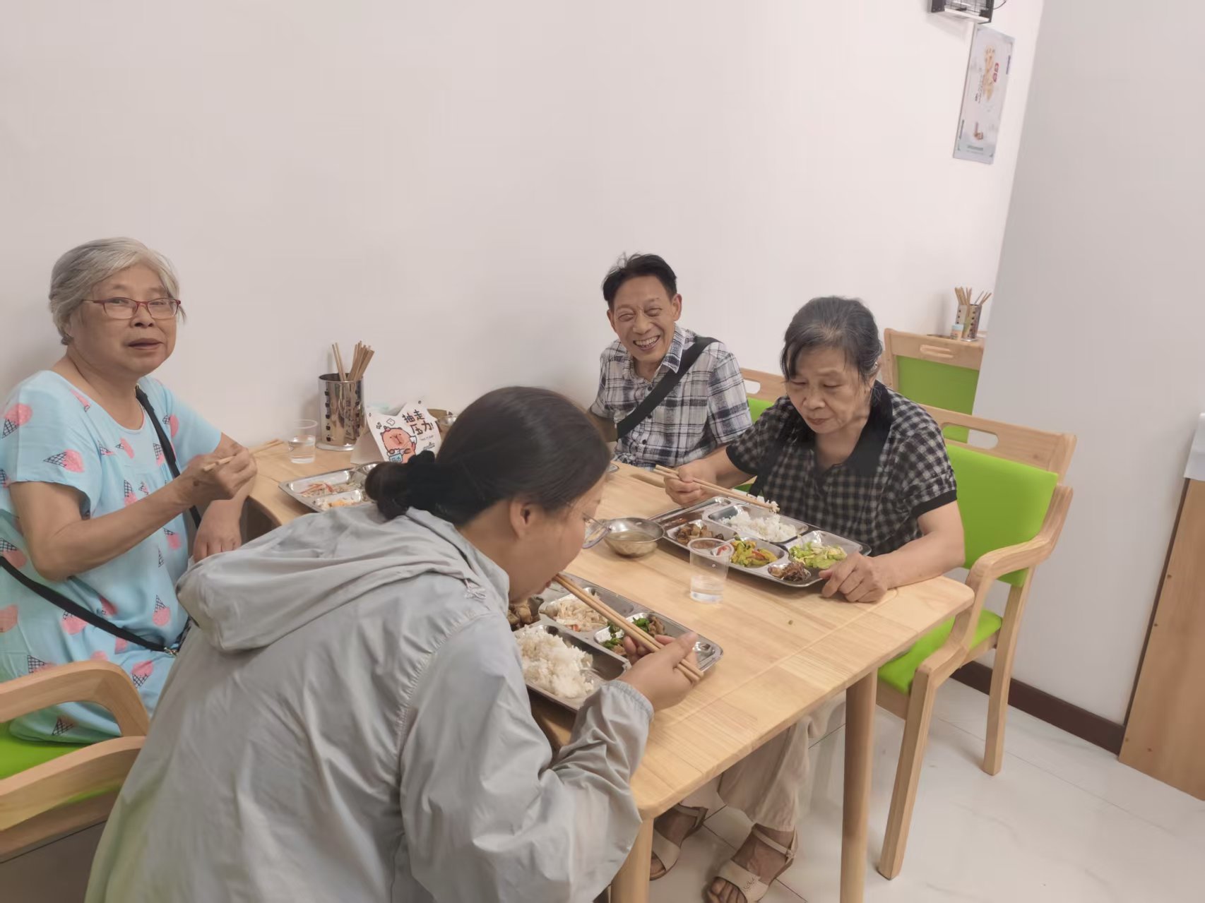 飛機(jī)坪社區(qū)長者食堂正式開業(yè)