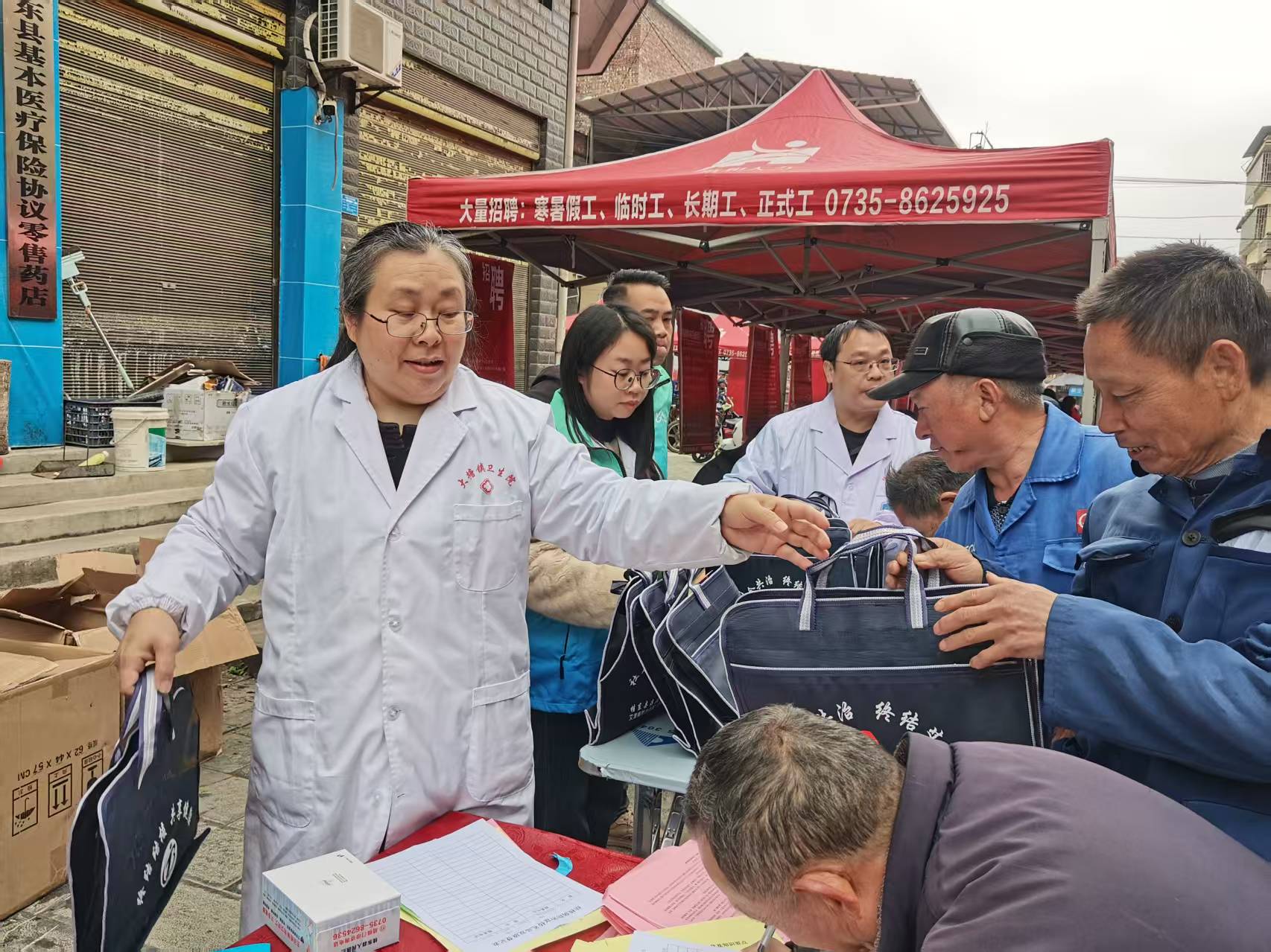 多部门联合开展结核病防治宣传 筑牢群众健康防线