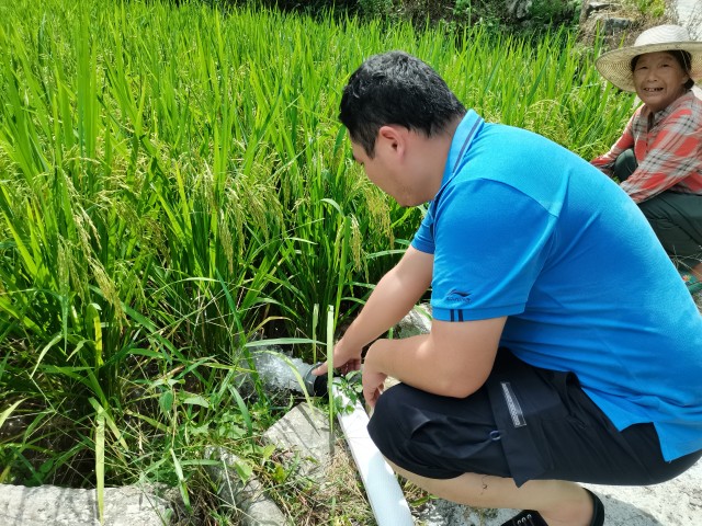 人潮溪镇：严防死守 筑牢抗旱减灾“防护墙”