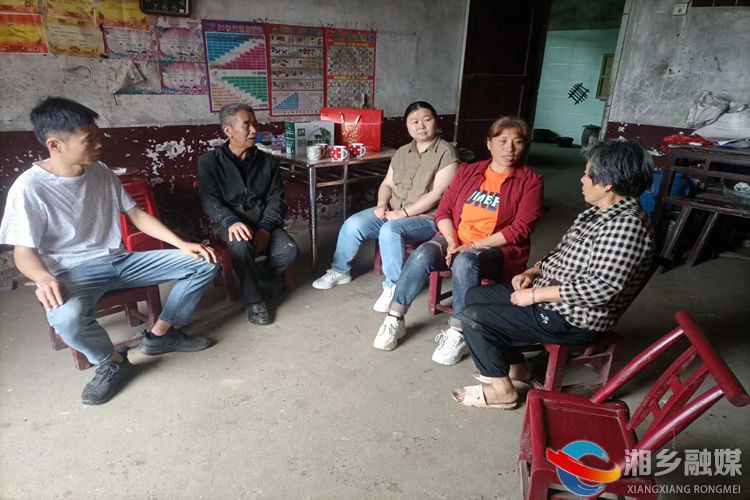 [栗山镇]助残助困 情暖端午