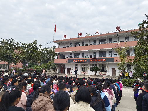 瑞塔铺小学：深耕宪法土壤   共筑法治梦想