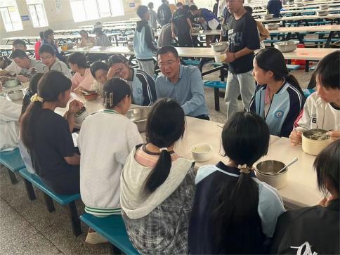 汉寿县龙潭桥镇开展“一步到胃”校园食品安全检查