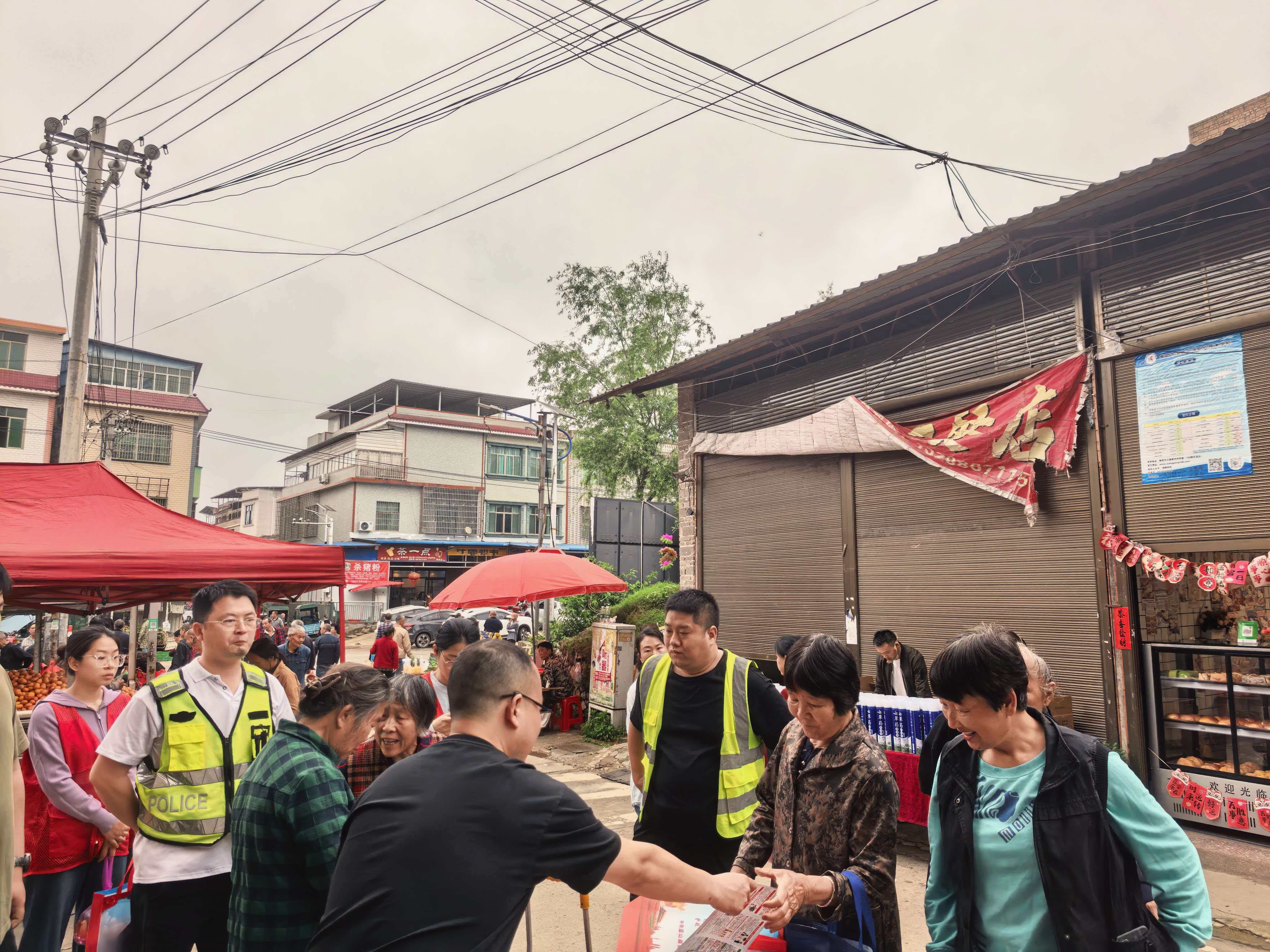 祠堂圩镇开展全民国家安全教育日主题宣传活动