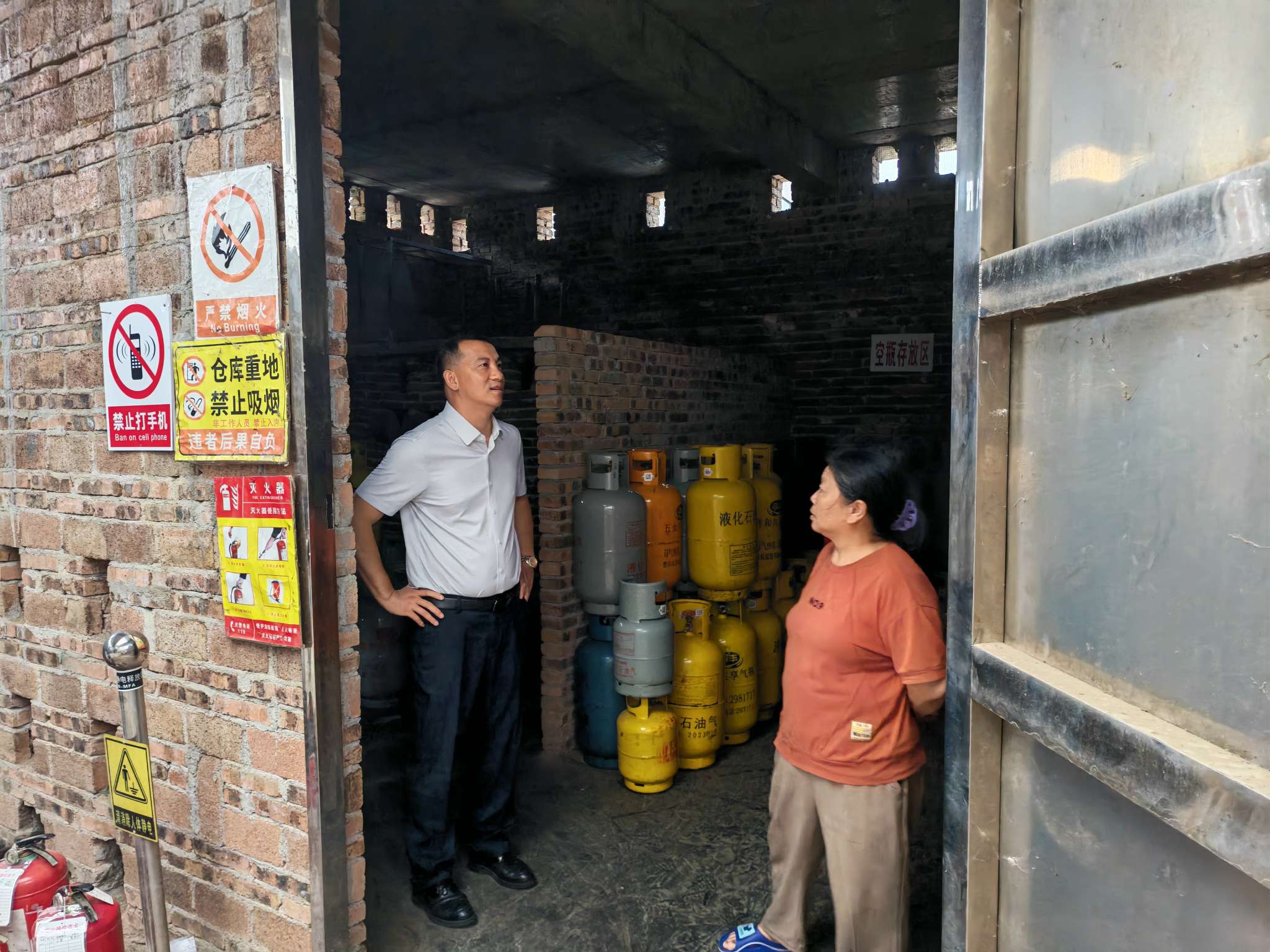 大桥瑶族乡开展液化气站安全隐患排查工作
