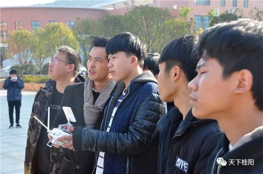 我县多部门联合免费培训10名农机植保无人机飞手