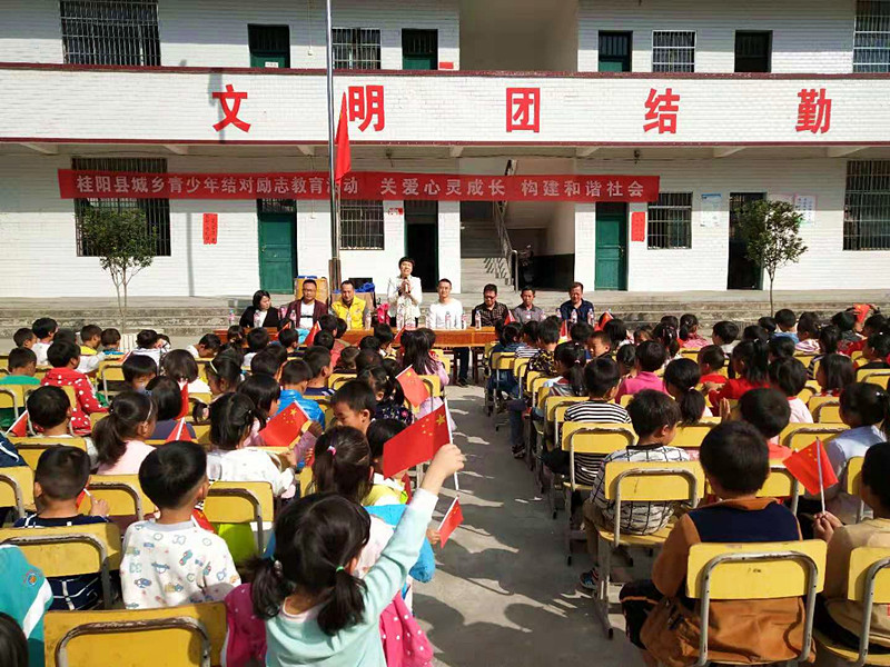 我县团县委组织开展爱心资助活动