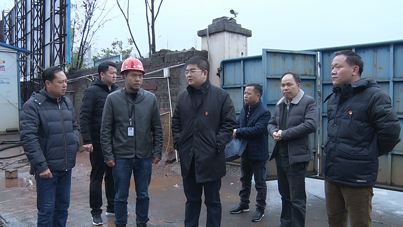 县领导检查指导防范雨雪冰冻天气和安全生产工作