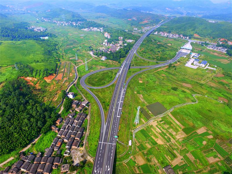 我县多措并举稳抓公路建设  让市民出行既舒心又安心