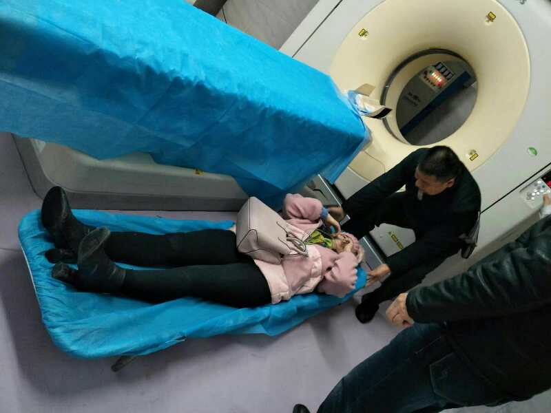 袁春安：年会迟到了  他却赢得了掌声
