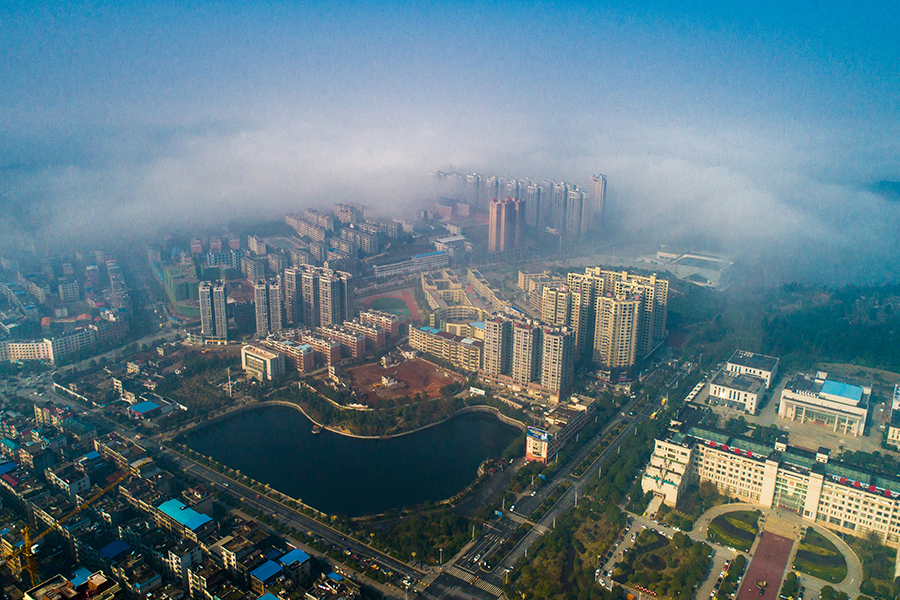 我县现“平流雾”景观  城市宛若仙境