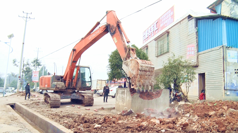 龙潭街道开展公共场地集中清理活动