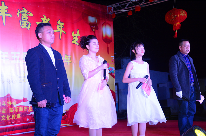 好嗨哦！村民自导自演 欧阳海镇“村晚”太“豪”了吧