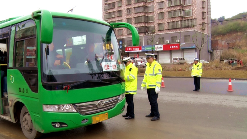  节后一天：交警全员上阵  守护道路平安