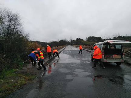应对暴雨天气：公路部门准备充足保畅通