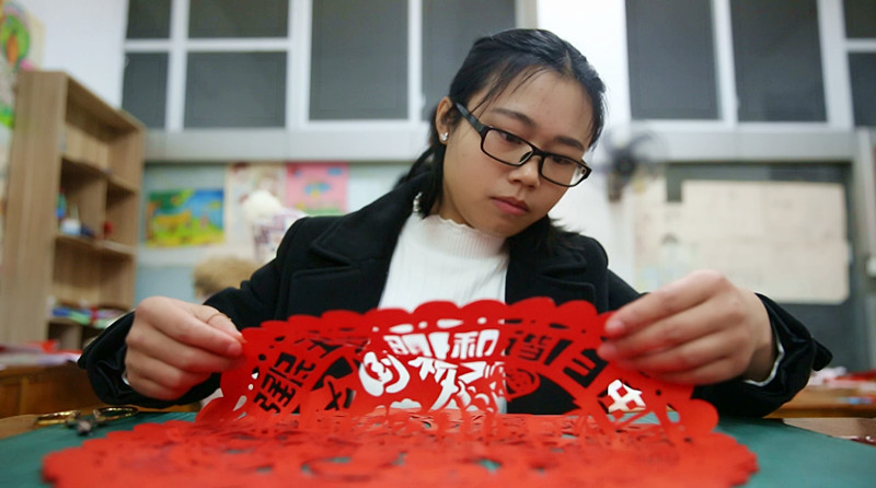 95后女教师：“追梦人”剪纸作品贺元宵