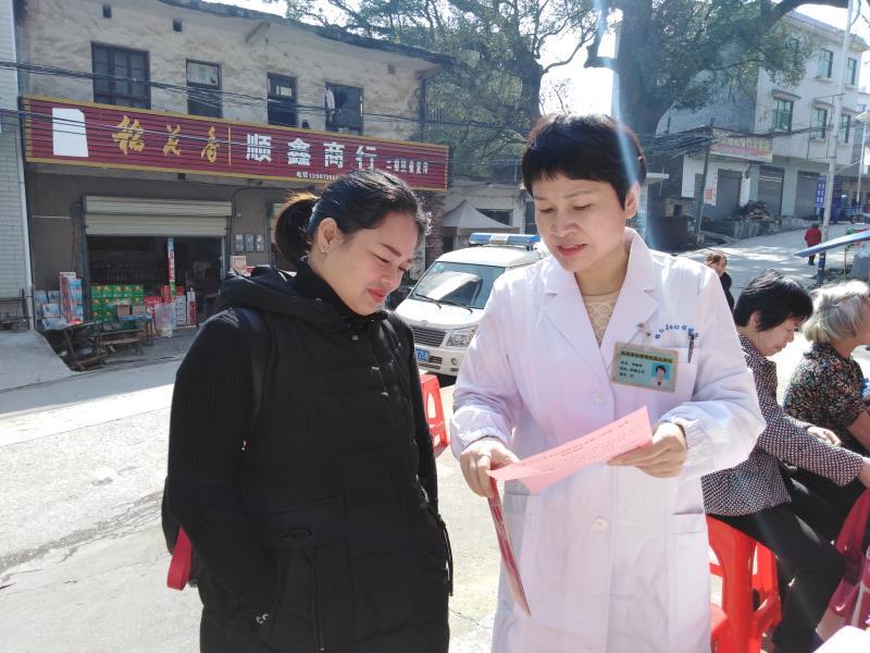 县妇幼保健院开展公益服务活动