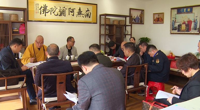 我县召开东塔公园、鹿峰寺建设管理调度会