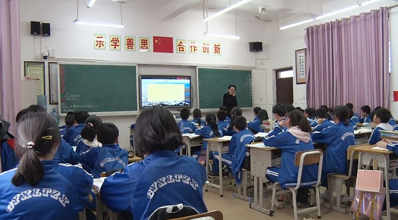 省教育督导组督导我县学校的管理和教学工作