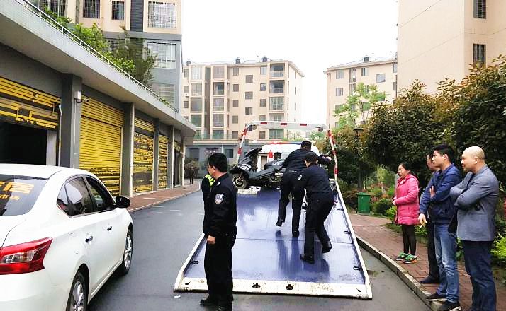  桂阳交警、110处警联手捣毁“鬼火”飙车窝点
