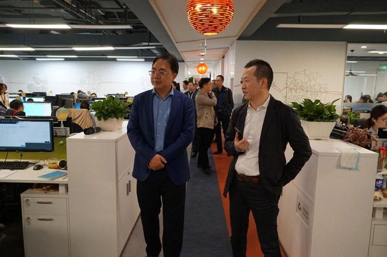 朱阳辉率队到深圳考察企业并与商会座谈